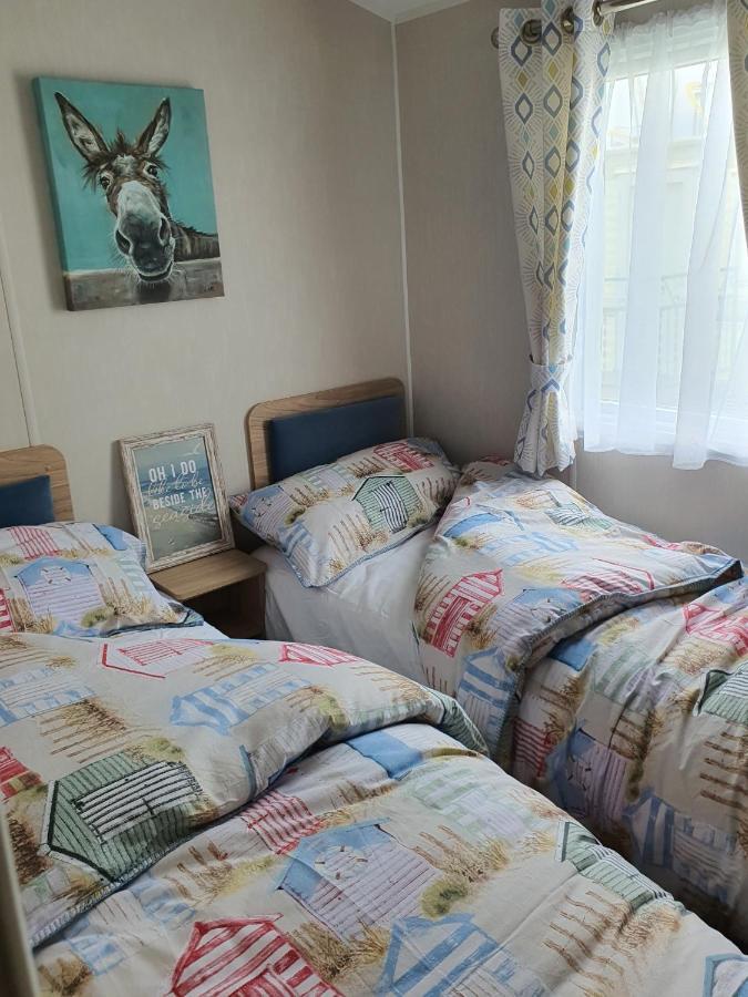 Premium Accommodation With Luxury Hot-Tub And Decking Area, Near Fantasy Island Ingoldmells Exterior photo